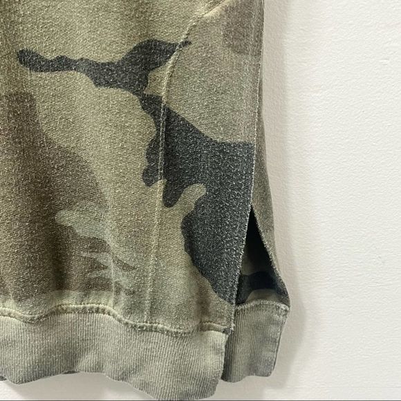Boutique Camo Top, Short Sleee, Size Small - Picture 3 of 7